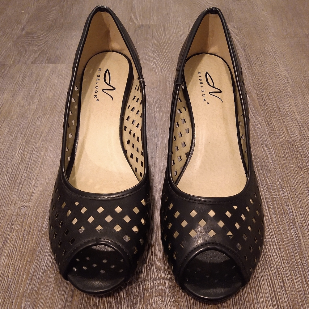 Size 10 black Niselook peep toe wedges